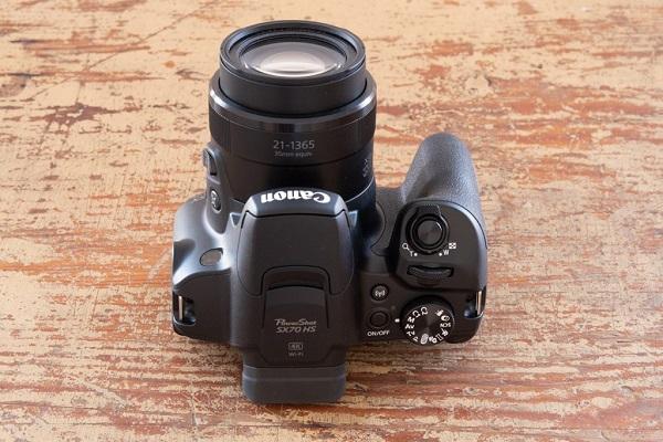 مقایسه دوربین کانن SX70 با دوربین نیکون P1000