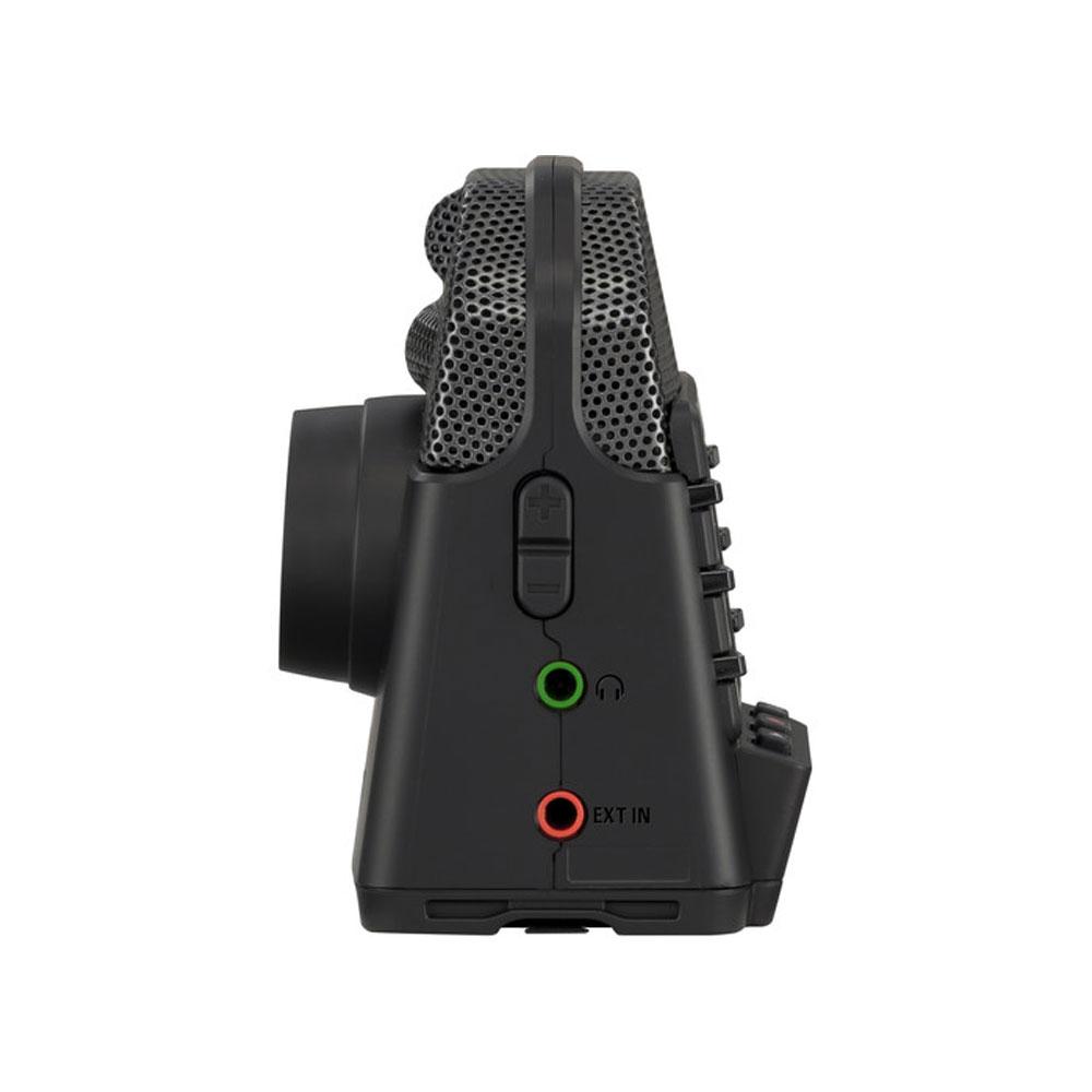 مجهز به سنسور CMOS با دقت 16 مگاپیکسل مجهز به لنز واید 15 میلی متری با دیافراگم 2.8 قابلیت فیلمبرداری با کیفیت 4K با سرعت 30 فریم و 1080p با سرعت 60 فریم با ثانیه دارای نمایشگر 1.77 اینچی با کیفیت 20.480 پیکسلی دارای درگاه کارت حافظه microSD با قابلیت پشتیبانی حداکثر 256 گیگابایت دارای ورودی جک 3.5 میلی متری دارای خروجی micro-HDMI و USB 2 سایز محصول : 68.5*83.0*58.7 میکرفون های X/Y استریو، قادر به ضبط سطوح مختلف موسیقی (تا 120dB SPL) ضبط صوتی تا 24-bit/96 kHz همراه با داده های ویدئویی در فرمت MPEG-4 و فرمت WAV برای ضبط صوتی حالت های عکسبرداری : Auto،Monochrome،Night،Sepia