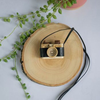 گردنبند چوبی طرح دوربین کد BG01