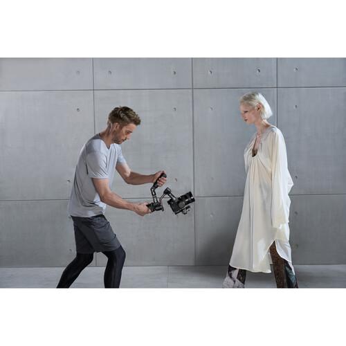 استفاده از گیمبال دوربین دی جی آی آر اس 3 DJI RS 3 Gimbal Stabilizer در ساخت کلیپ تبلیغاتی
