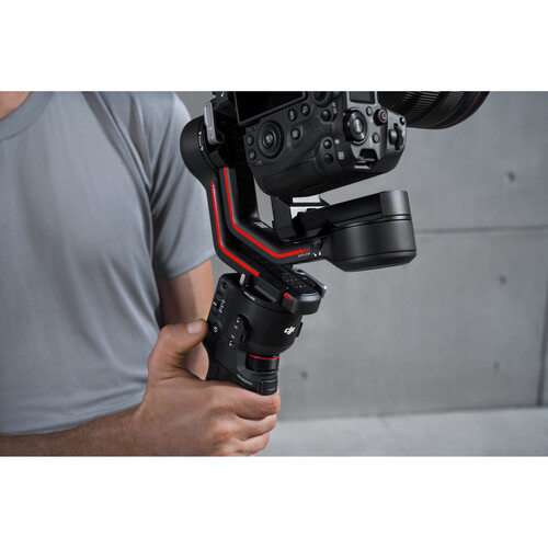 تصویر از استفاده از گیمبال دوربین دی جی آی آر اس 3 DJI RS 3 Gimbal Stabilizer زمان فیلمبرداری