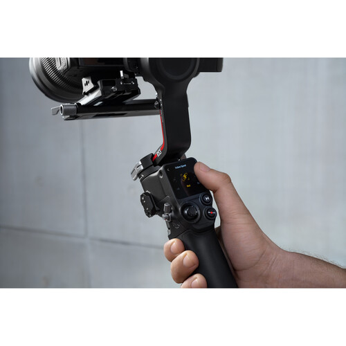 تصویر از گیمبال دوربین دی جی آی آر اس 3 DJI RS 3 Gimbal Stabilizer زمان کار کردن با آن