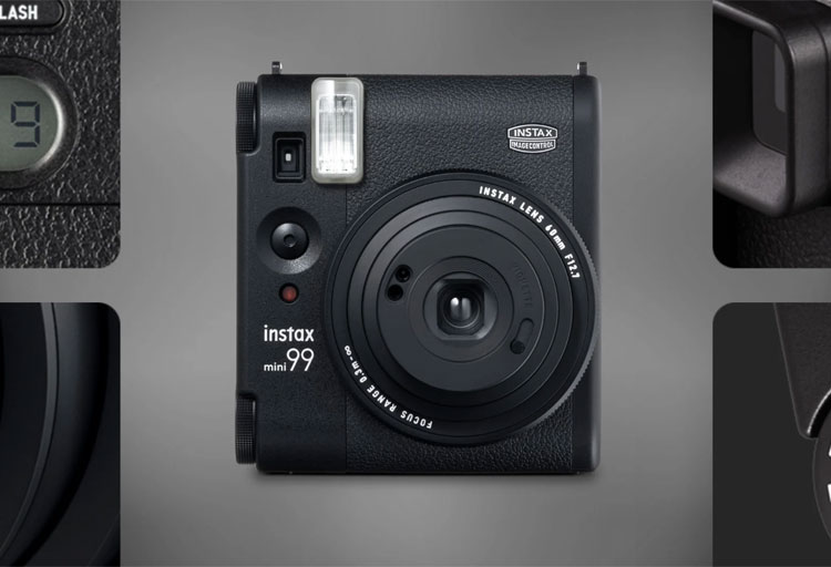دوربینFujifilm Instax mini 99 از روبرو روی زمینه خاکستری