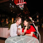 ژست عکاسی در کافه و خانم و آقا در حال بستنی خوردن