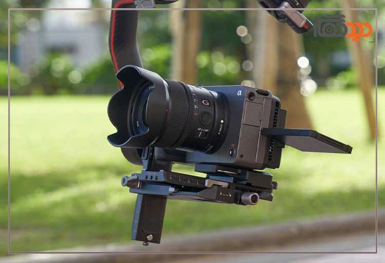 نقد و بررسی دوربین سونی FX30 و نمای جانبی