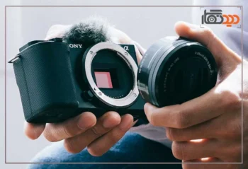 نقد و بررسی دوربین سونی ZvE10 و دوربین در دست عکاس